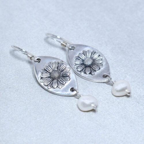 sterling silver freshwater pearl daisy earrings