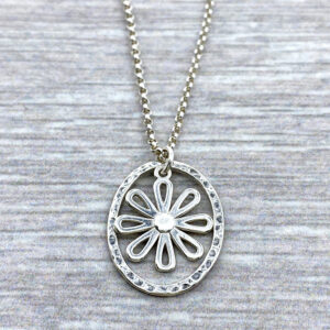 sterling silver daisy pendant necklace