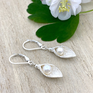 sterling silver freshwater pearl earrings